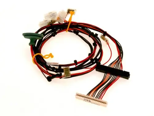 Kabelbaum mit mehreren Drähten in Schwarz und Rot, versehen mit Steckverbindern und Hälsen, typisches Produkt von Bosch für elektrische Verbindungen.